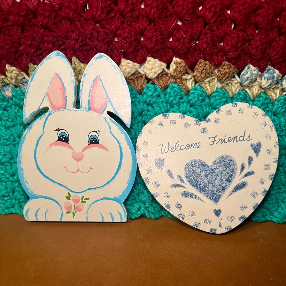 VTG 90’s hand painted wooden decor